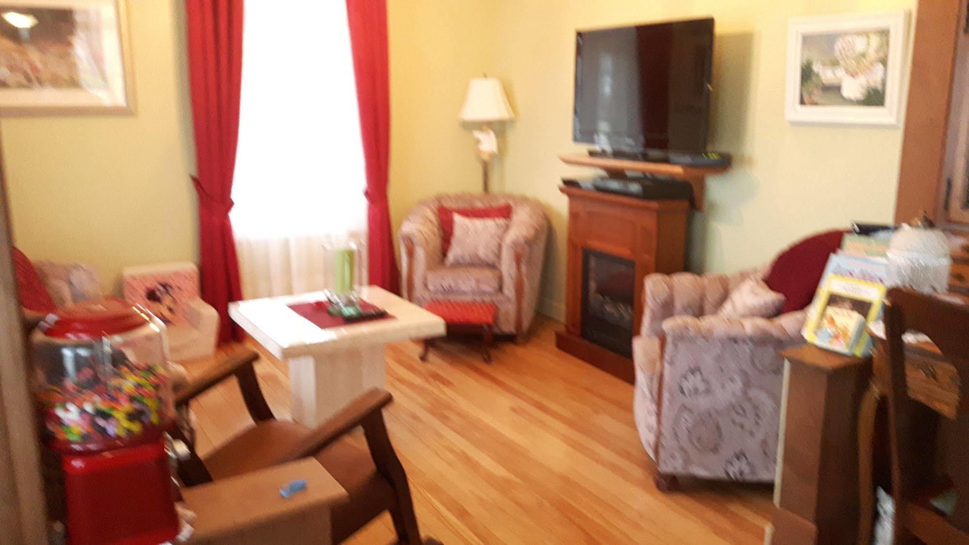 Auberge Gite Maison Des Lilas La Malbaie Eksteriør bilde